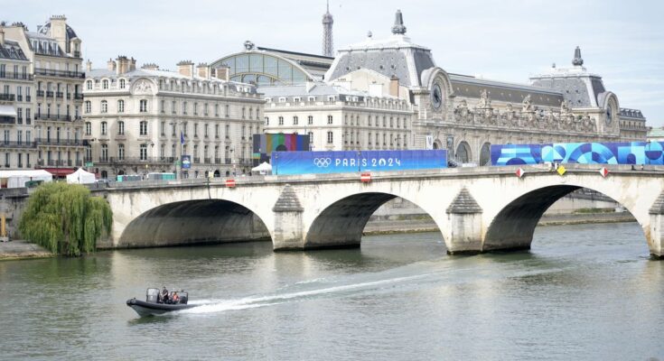 Swim River Seine Delayed to Wednesday